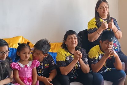 Desde los más pequeños a los mayores de la casa siguieron las carreras de Daniel Pintado