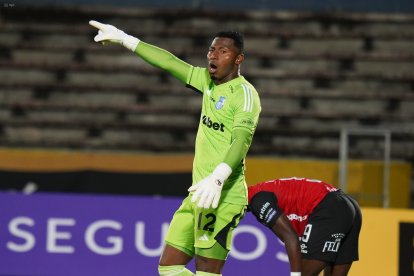 Pedro Ortíz mantiene en cero el arco eléctrico.