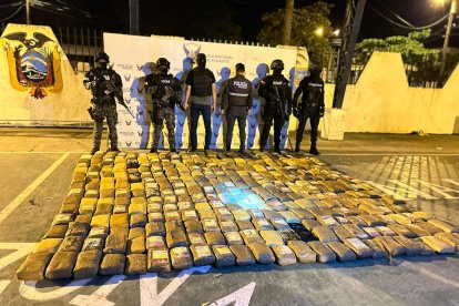 La Policía presentó a los detenidos y lo incautado.