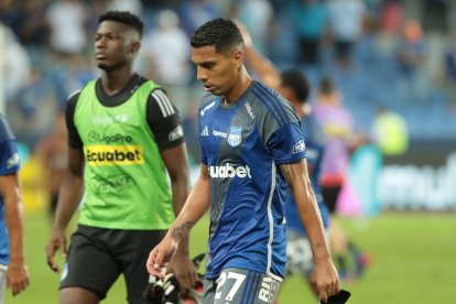 Emelec buscará la primera victoria en la segunda etapa de la LigaPro en el choque con Mushuc Runa, que se disputará hoy, desde las 18:00, en el estadio La Cocha, ubicado en Latacunga.

El entrenador del Bombillo, Leonel Álvarez, recupera al capitán Aníbal Leguizamón, luego de superar la COVID-19, y a Jaime Ayoví, que se perdió el inicio del campeonato por unos problemas familiares.  

Para este juego de la fecha 2 del torneo, Leguizamón volverá al rol titular y hará dupla con Luis Fernando León en la zona de la defensa. Por su parte, Ayoví comandará el ataque de los azules.

Washington Corozo estaba en duda, debido a un cuadro gripal, pero será considerado y acompañará a Jaime Ayoví en la delantera.

Por otro lado, el estratega de Mushuc Runa, Ever Hugo Almeida, no tendrá disponible al arquero titular, Adonnis Pabón, porque sufrió el impacto de una bala en su pierna izquierda luego de un robo el jueves pasado. En su posición entrará Jorge Pinos.

Emelec inició la segunda etapa de la LigaPro con una derrota ante Deportivo Cuenca.