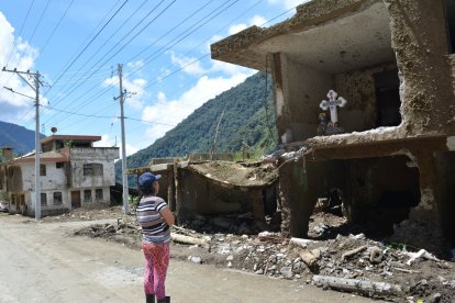 Amelia Paredes visita todos los días lo que fue la tienda de su mamá Herminia.