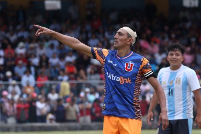 Carlos Ordóñez, de Universitario, jugó la semifinal con un vendaje en la cabeza.