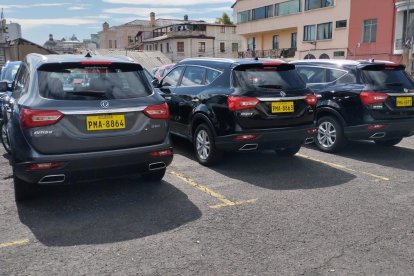 Los vehículos llegaron al estacionamiento del teatro Capitol, centro de Quito