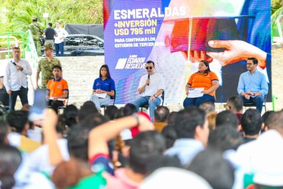 Daniel Noboa estuve presente en la entrega de becas en Esmeraldas.