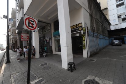 En este sitio del centro de Guayaquil se dio una pelea entre conductor y agentes de ATM.