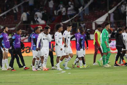 Los jugadores hicieron visible su descontento por el resultado.