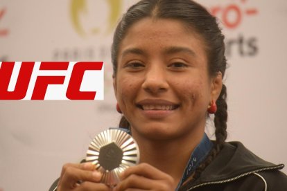 La ecuatoriana Lucía Yépez la Tigra mostró su medalla de plata de París 2024.