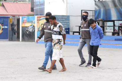 Los detenidos, de 23 y 18 años, se movilizaban en una motocicleta.