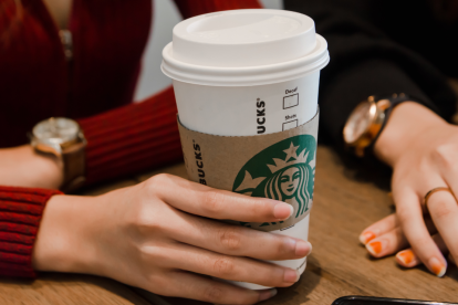 Starbucks, empresa reconocida en el mundo del café.