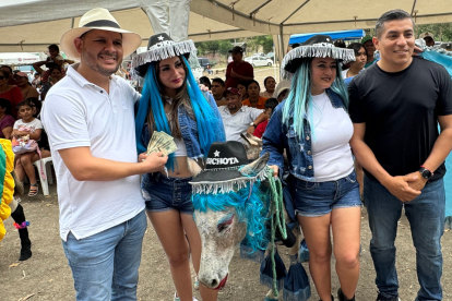 La 'Bichota' se llevó el premio a la burra más bonita.