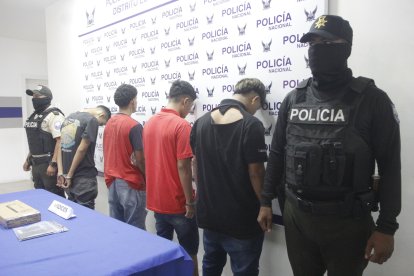 Se detuvo a dos adultos y dos menores. Estos últimos fueron aislados.