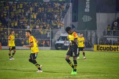 La defensa de Barcelona marca un desnivel con los jugadores en ataque del equipo