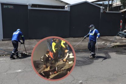 Una cuadrilla de Emaseo limpió los restos de sangre de las víctimas en la calle J.