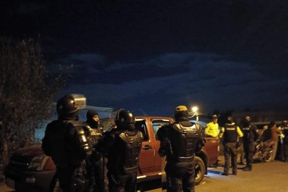 Agentes de la Policía hicieron la intervención y detuvieron a los sospechosos.