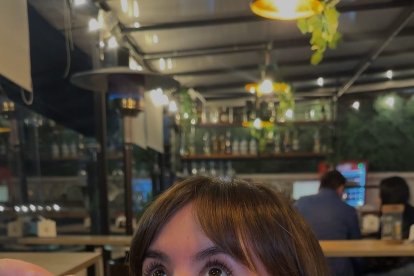 A Caridad le encanta comer y lo fusionó con su pasión por el muiltimedia.