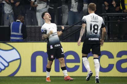 Corinthians avanzó de fase en la Copa Sudamericana tras derrotar en penaltis a Bragantino.