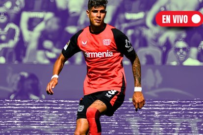 Piero Hincapié en su debut en la temporada 2024 - 2025.