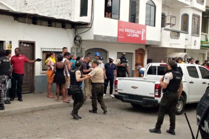 La gente se alarmó por el estruendo que causaron las balas en ese sector.