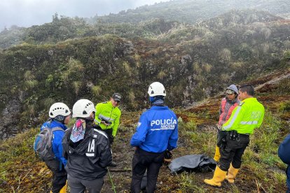 Diferentes equipos rastrean en la zona del volcán Tungurahua, por el cantón Penipe.