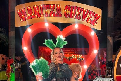Marián Sabaté asistió a la velada con un look al estilo burlesque.