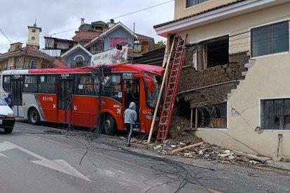 La vivienda tiene graves daños estructurales.