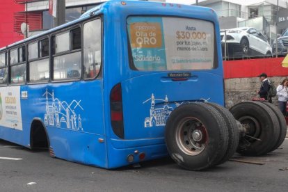 El automotor quedó varado sobre la avenida Pichincha, sector La Marín.