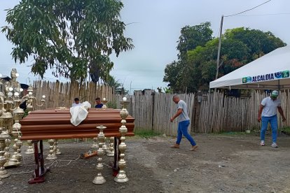 Las honras fúnebres se llevaron a cabo cerca del lugar de los hechos.