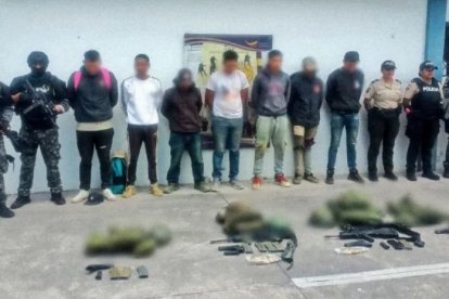 Entre los 14 detenidos estaban cuatro miembros de las Fuerzas Armadas de Ecuador.