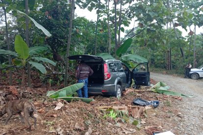 Los sospechosos abandonaron en carro en medio de un enfrentamiento con la policía.