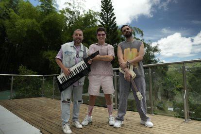 Alkilados y Jandino en una colaboración musical.