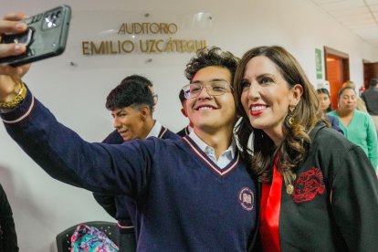 La ministra estuvo invitada a un evento de un colegio.