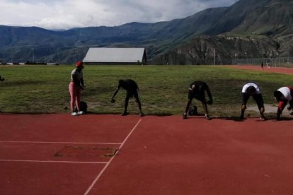 Entrenamiento de deportistas con discapacidad de Fededi, en el Centro de Alto Rendimiento de Carpuela, ubicado en la provincia de Imbabura.