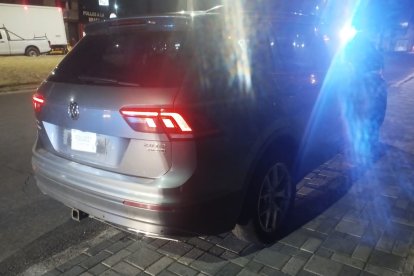 En este vehículo iba el hombre al que unos sicarios asesinaron.