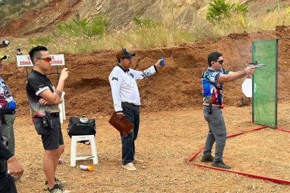 Tiro práctico en Playa Rosada de Ayangue.