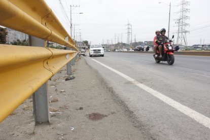 El sitio de la vía a Daule donde ocurrió el crimen.