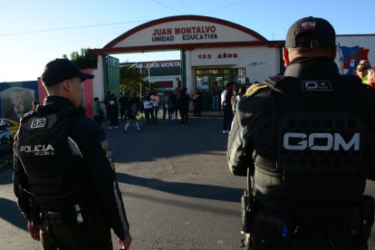 Más de 5.000 policías custodiarán 104 planteles educativos en Quito.