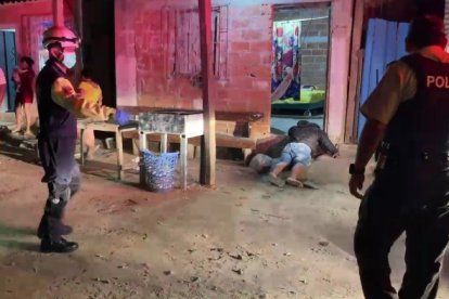 La víctima caminaba por la calle cuando fue atacada a tiros.