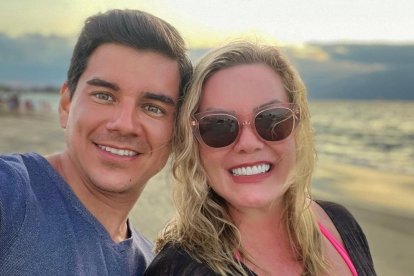 Isaac Delgado y Úrsula Strenge en uno de sus viajes a la playa.