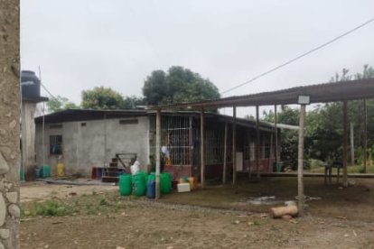 En la casa dejaron panfletos diciendo que “tienen identificados a los extorsionadores...”