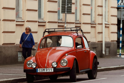 Un día como hoy nació Ferdinand Porsche, creador del icónico modelo Escarabajo de Volkswagen.
