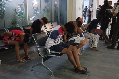 Los detenidos fueron llevados a la Unidad de Vigilancia Comunitaria de La Florida, luego al Cuartel Modelo.