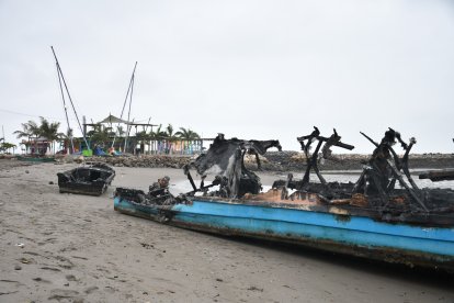 Un ataque armado dejó dos personas fallecidas y dos embarcaciones completamente incineradas en Bajo Alto.

ag - periodista
ag - granasa