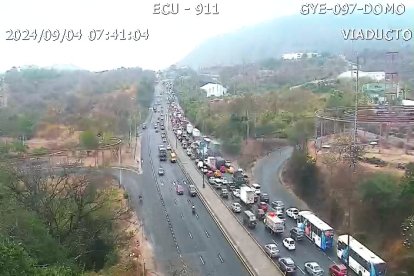 Congestión vehicular por accidente en la vía Perimetral.