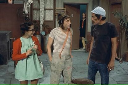 Don Ramón, El Chavo y La Chilindrina en la vecindad.
