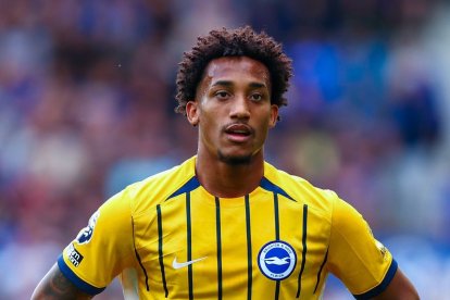 Joao Pedro destaca como delantero en Brighton inglés, donde también milita el ecuatoriano Pervis Estupiñán.