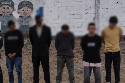 Los sujetos tenían en cautiverio a las víctimas en una propiedad de Tumbaco.