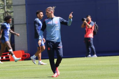 El DT Sebastián Beccacece está feliz con la entrega de los seleccionados en los entrenamientos.