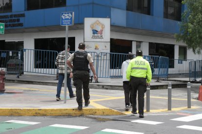 Los extranjeros fueron llevados ante las autoridades.