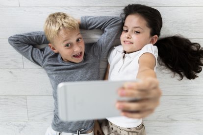 Es importante que los niños no se expongan en redes sociales para proteger su privacidad y seguridad