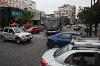 Semáforos no funcionan en Guayaquil por el corte de luz.